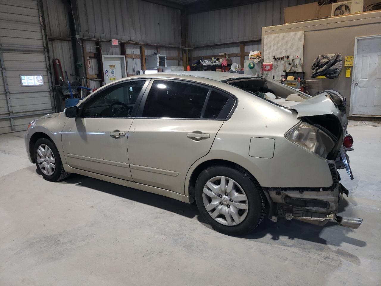 2010 Nissan Altima - Image 2