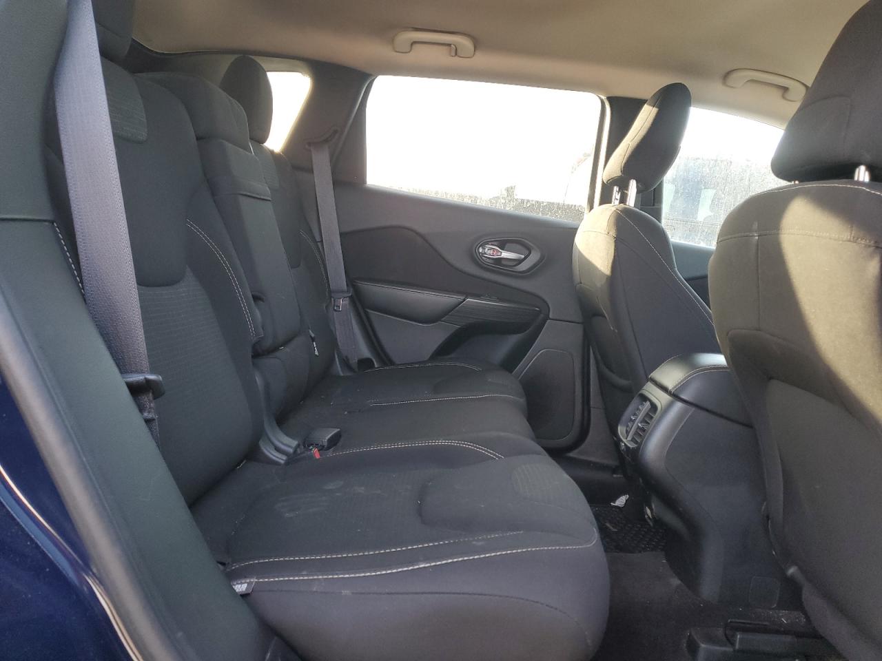 2016 Jeep Grand Cherokee - Image 11