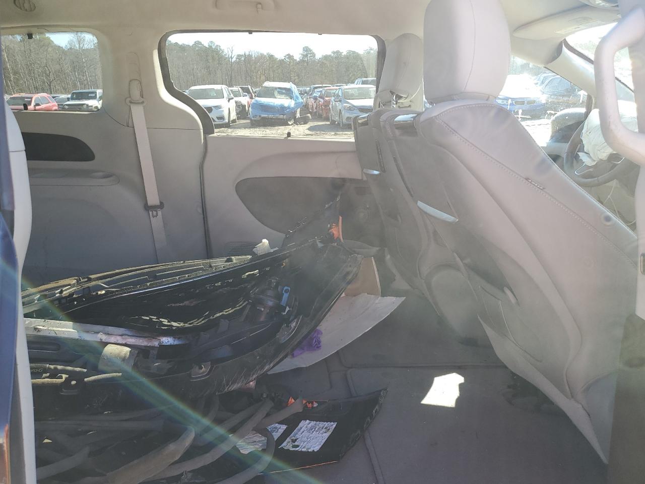2017 Chrysler Pacifica - Image 11