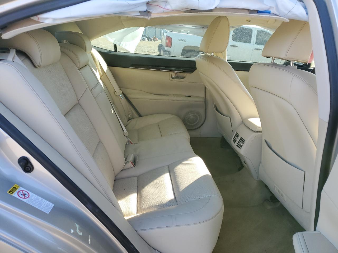 2014 Lexus ES - Image 11