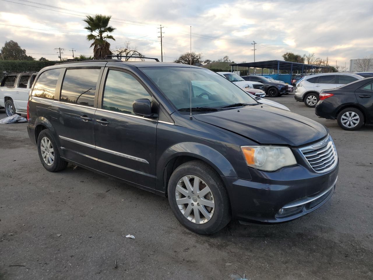 VIN 2C4RC1BG6ER436833 2014 CHRYSLER MINIVAN no.4