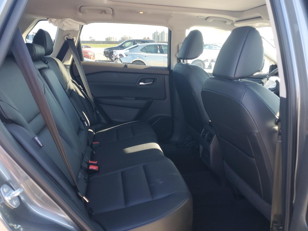 2023 Nissan Rogue - Image 12