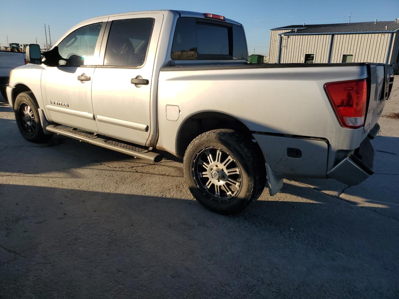 2011 Nissan Titan - Image 2