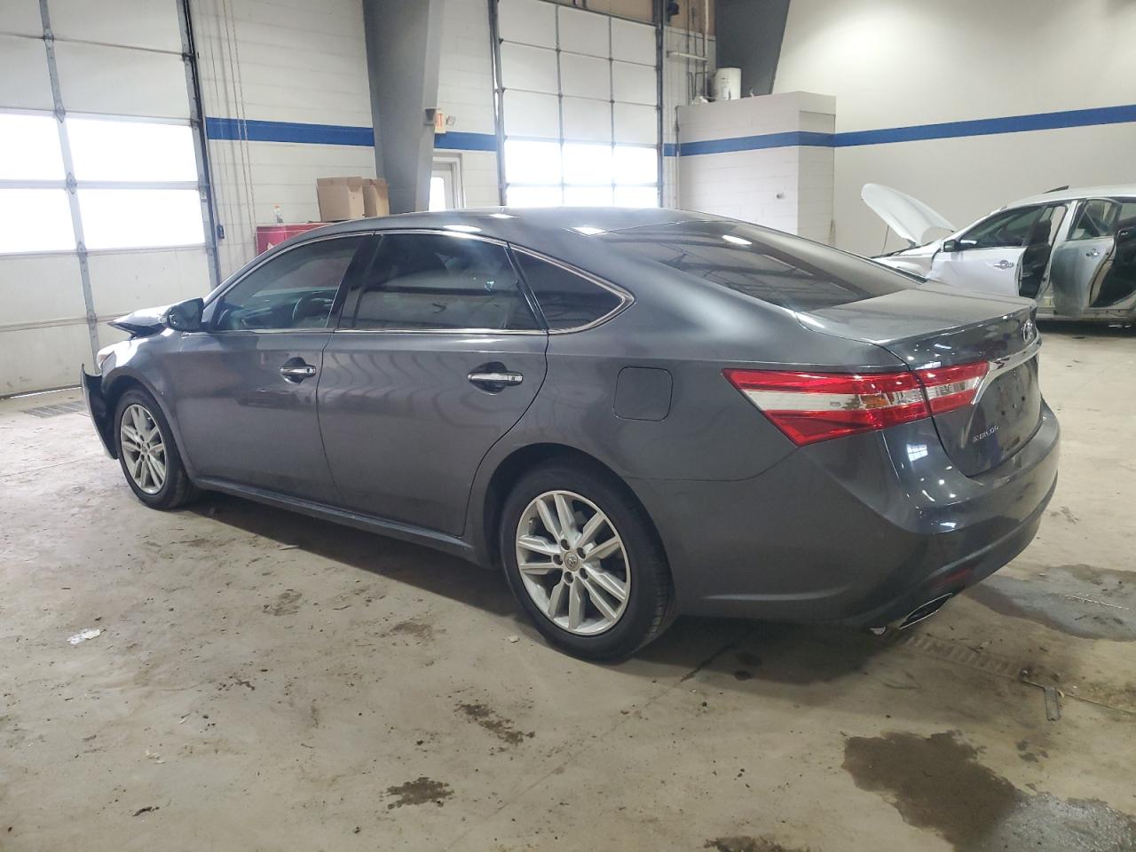2013 Toyota Avalon - Image 2