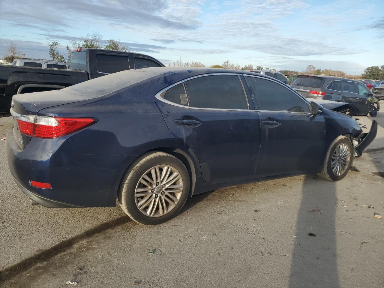 2015 Lexus ES - Image 3