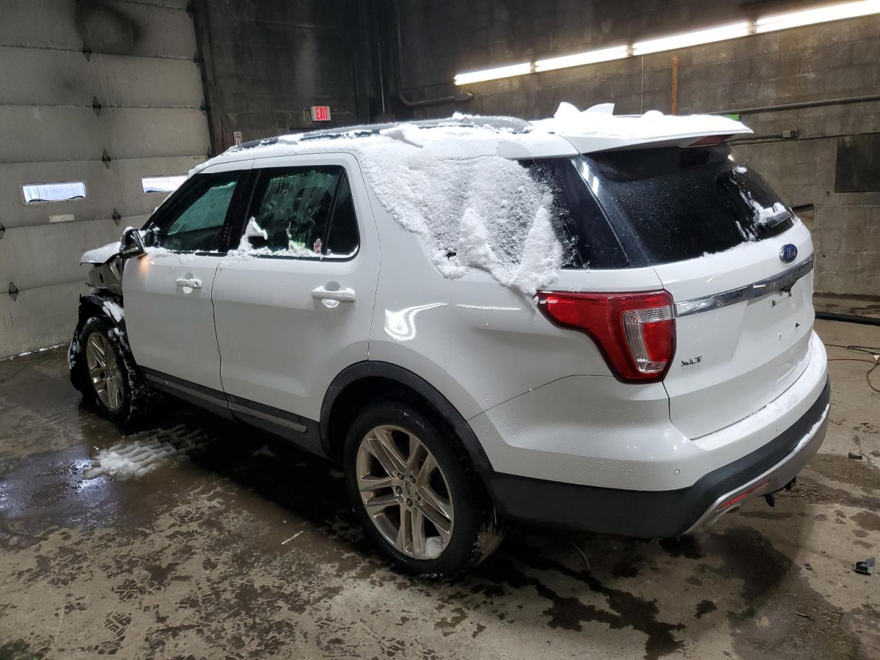 2016 Ford Explorer - Image 2