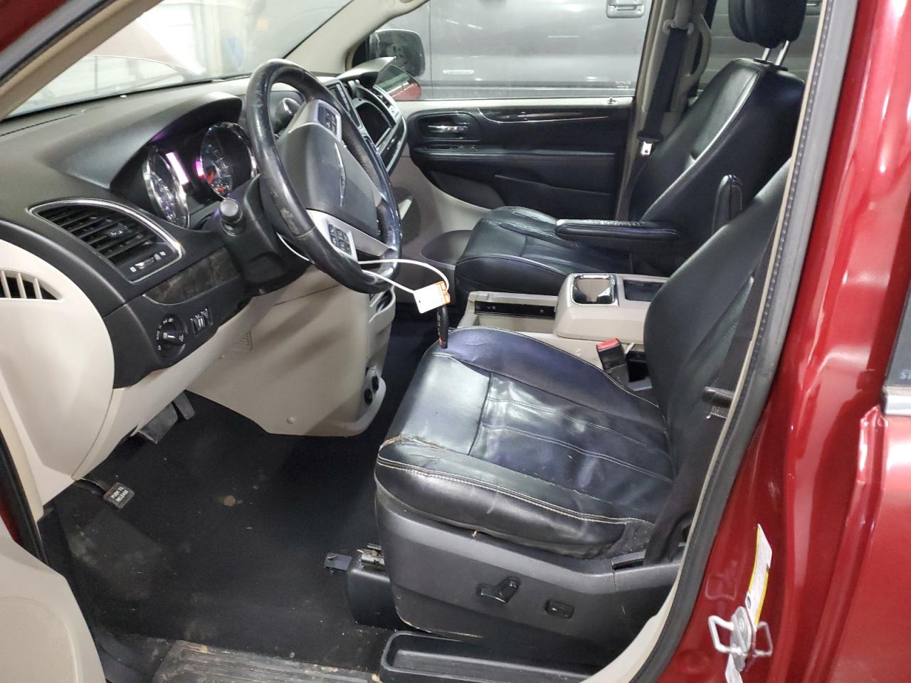 2014 Chrysler Town & Country - Image 7