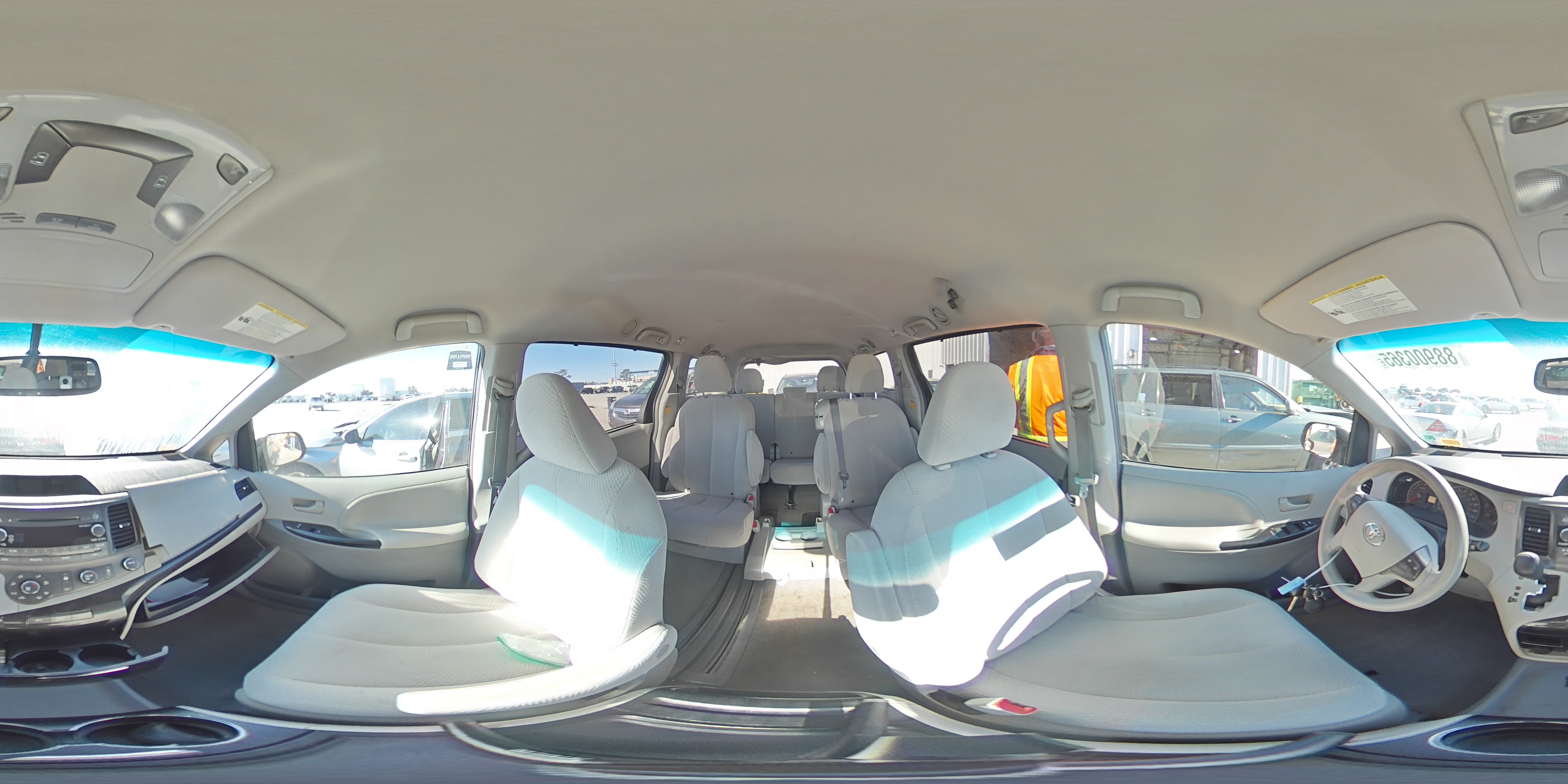 2012 Toyota Sienna - Image 15
