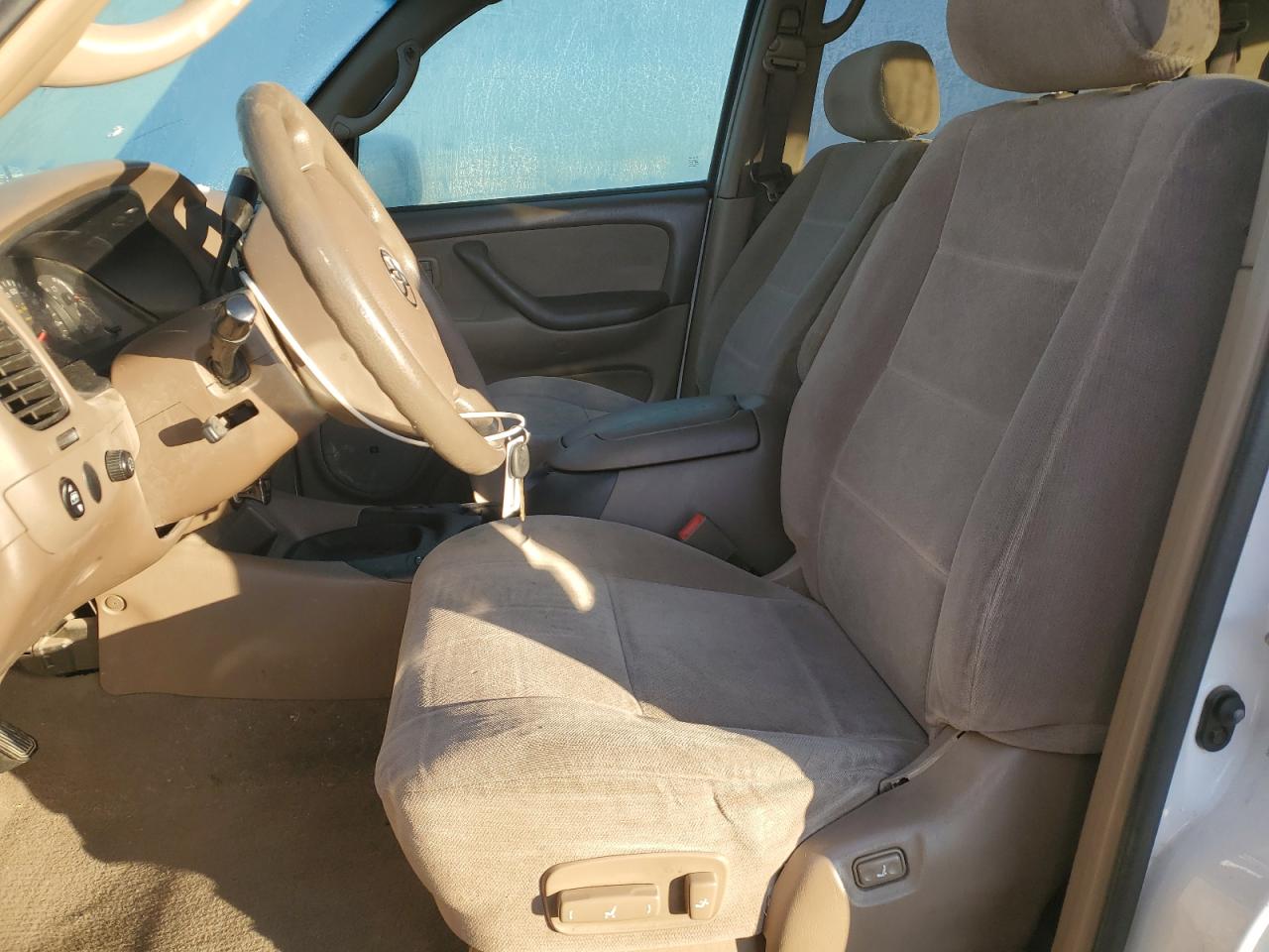 2004 Toyota Sequoia - Image 7