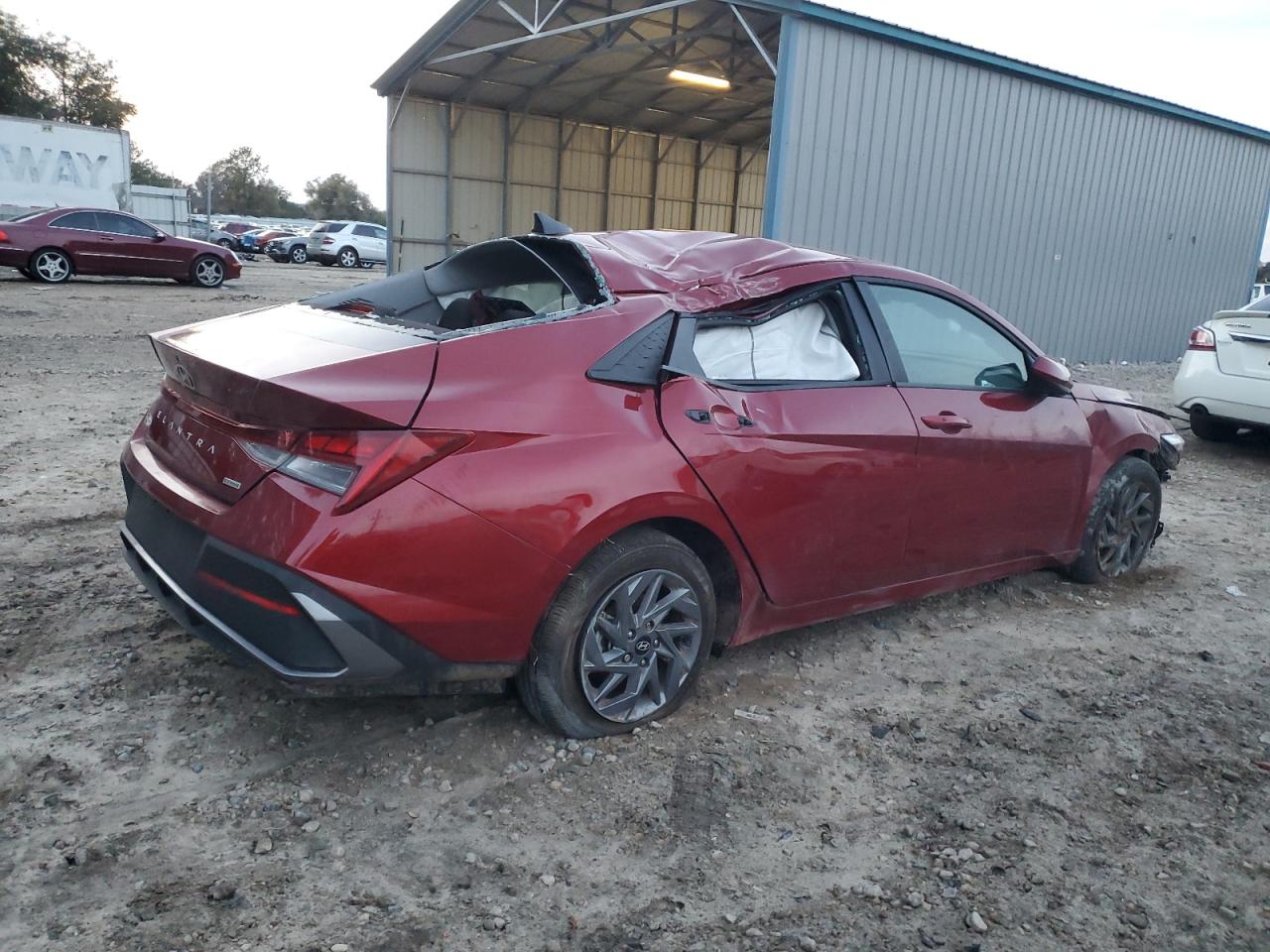 2024 Hyundai Elantra - Image 3
