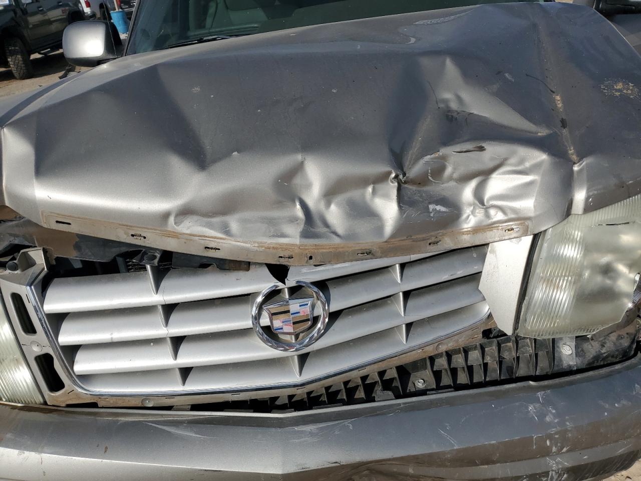 2002 Cadillac Escalade - Image 11