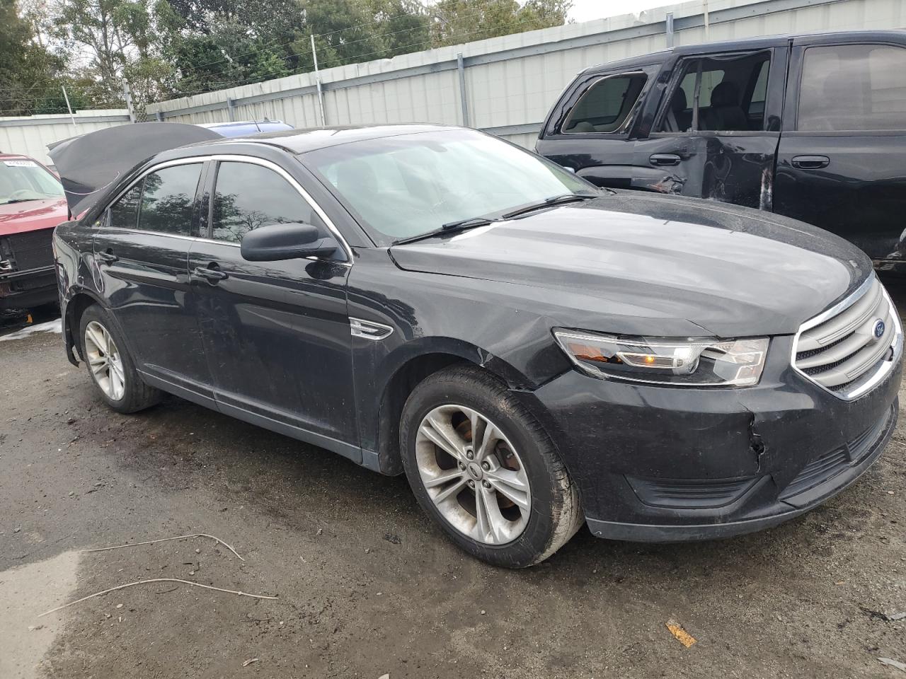 2015 Ford Taurus - Image 4