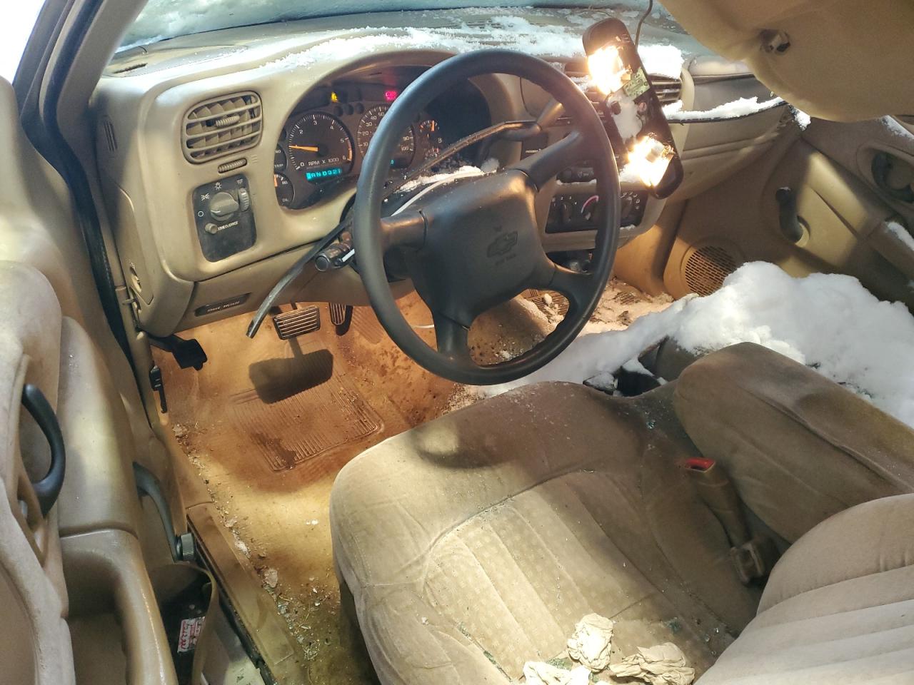 2001 Chevrolet S-10 Pickup - Image 8