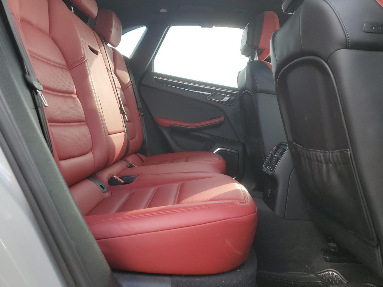 2021 Porsche Macan - Image 11
