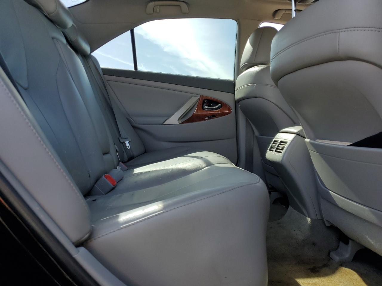 2010 Toyota Camry - Image 10