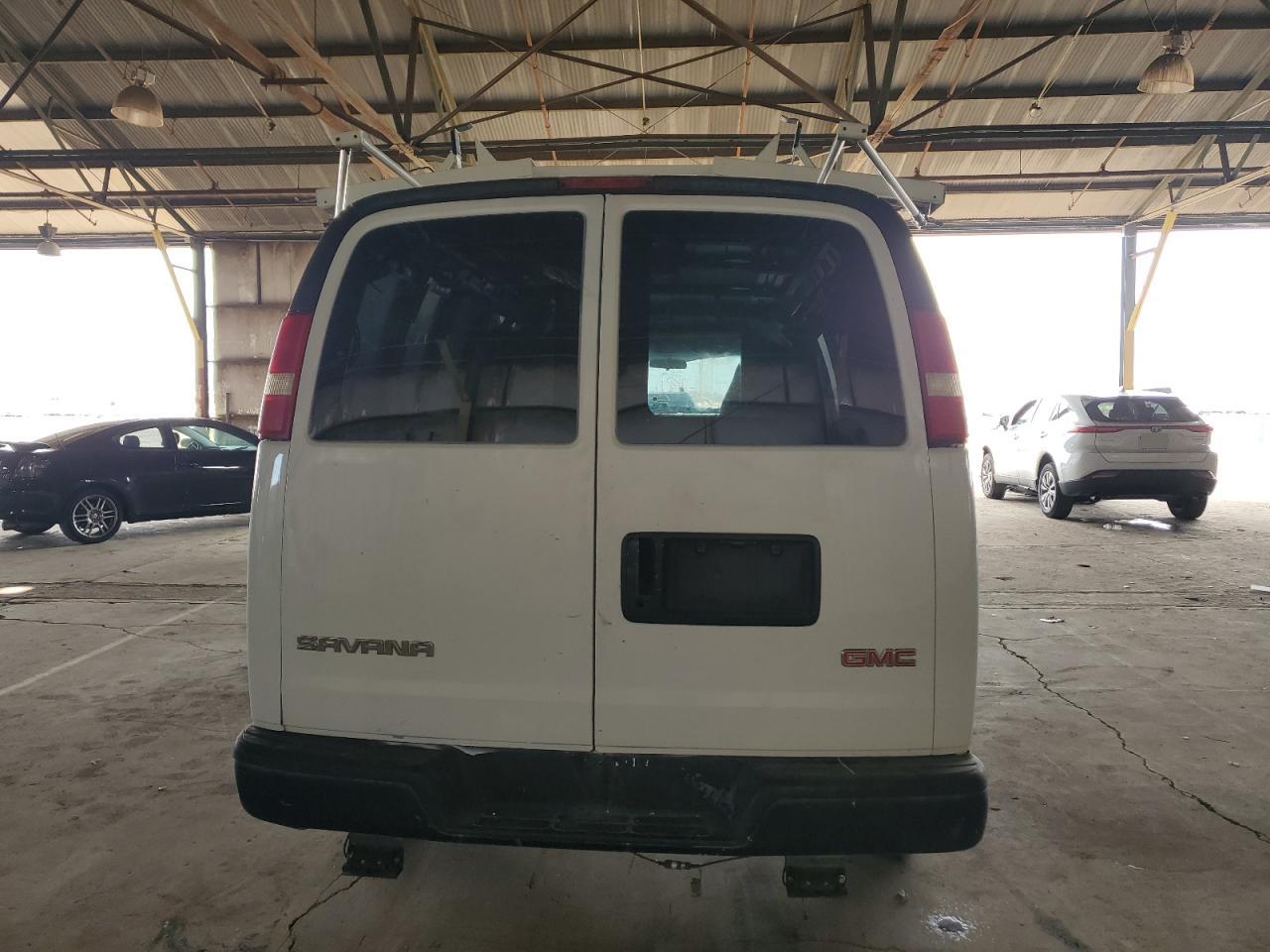 2004 GMC Savana - Image 6