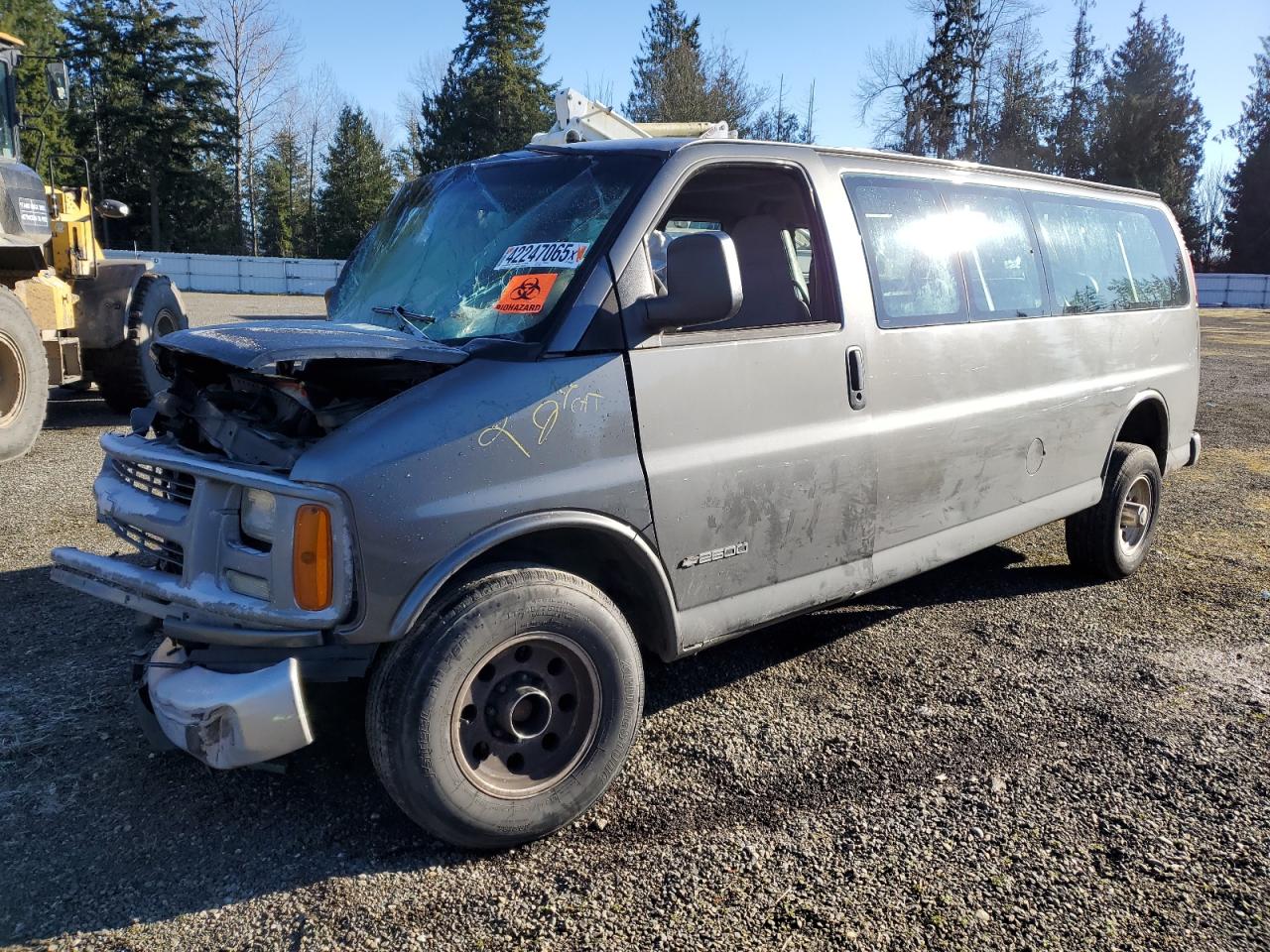 2000 Chevrolet Express - Image 1