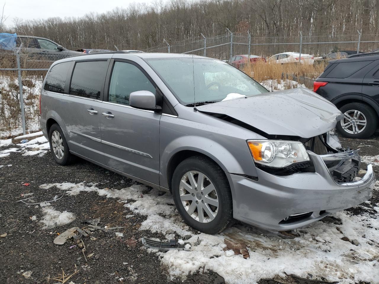 2016 Chrysler Town & Country - Image 4