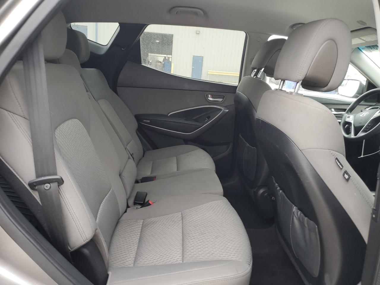 2016 Hyundai Santa Fe - Image 11