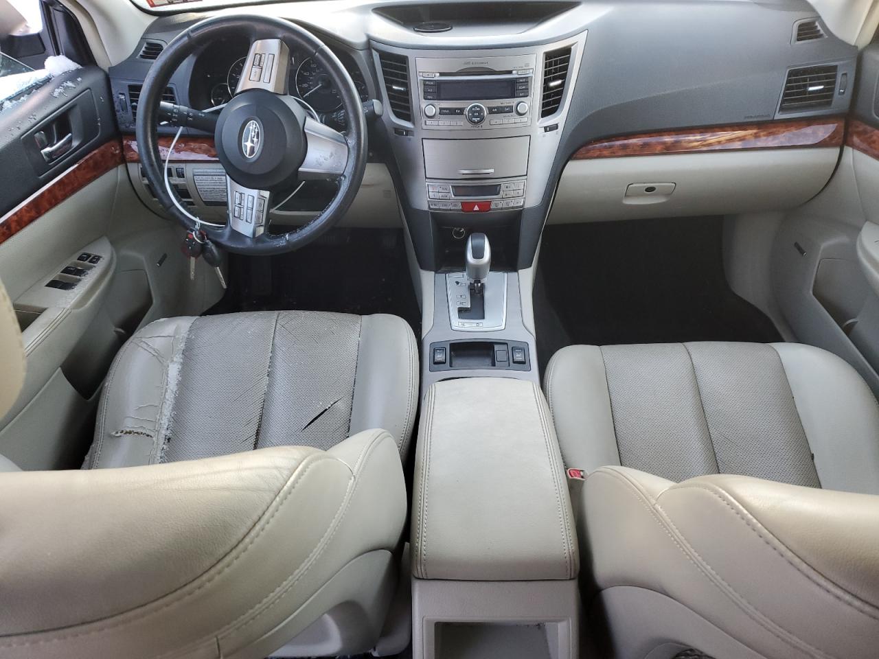 2011 Subaru Outback - Image 8