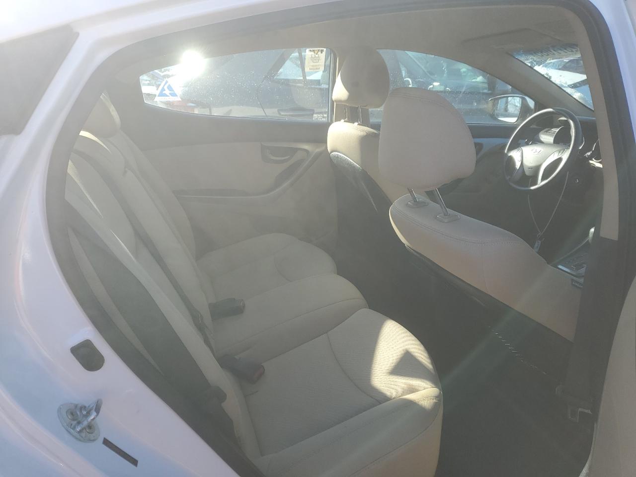 2013 Hyundai Elantra - Image 10
