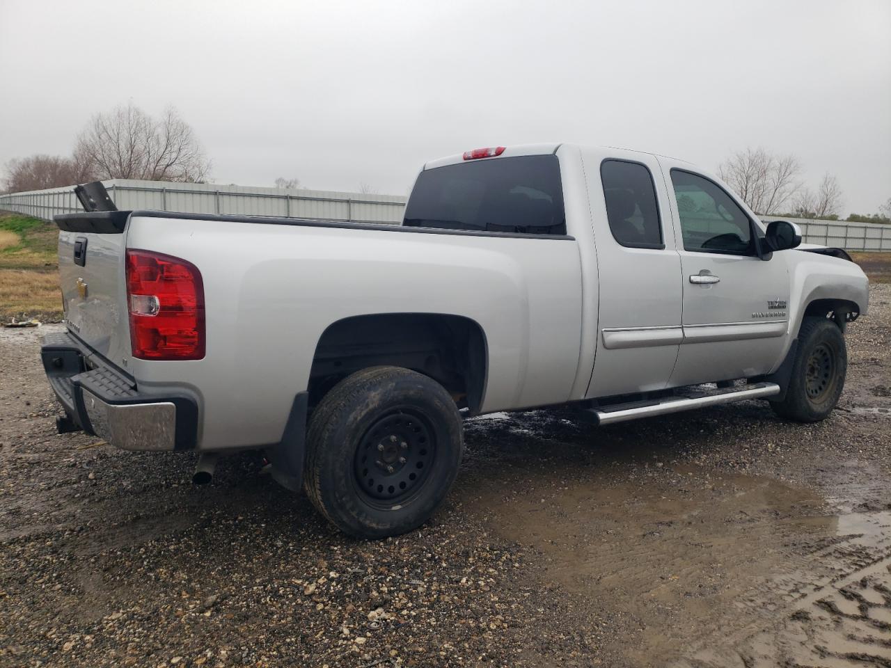 2013 Chevrolet Silverado - Image 3