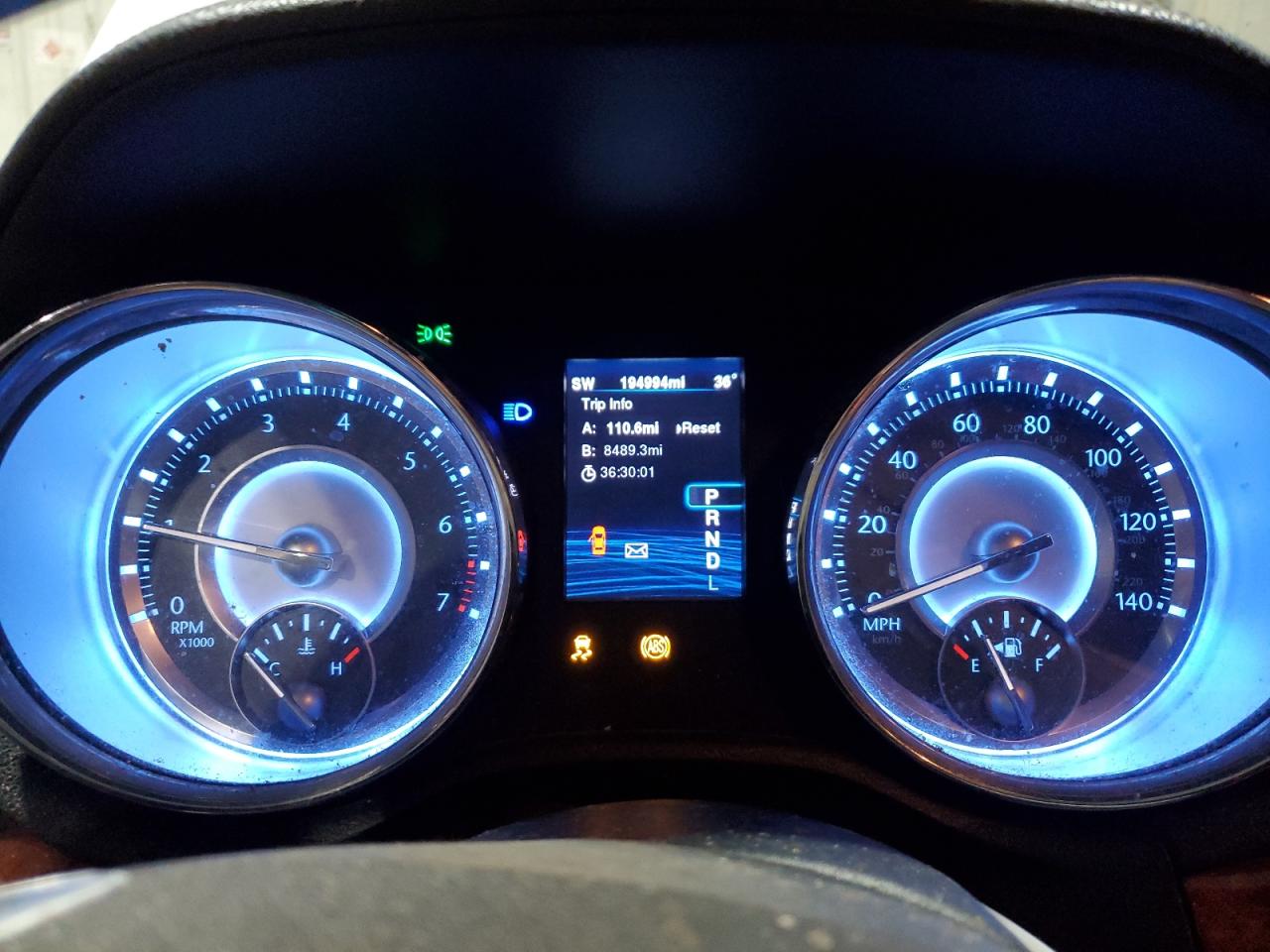 2014 Chrysler 300 - Image 9