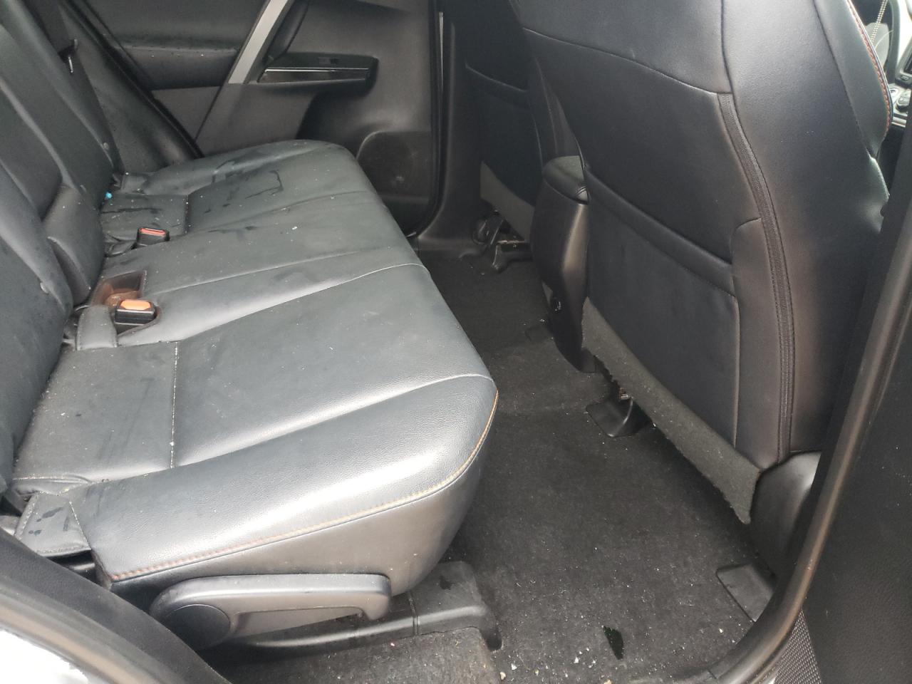 2017 Toyota RAV 4 - Image 10