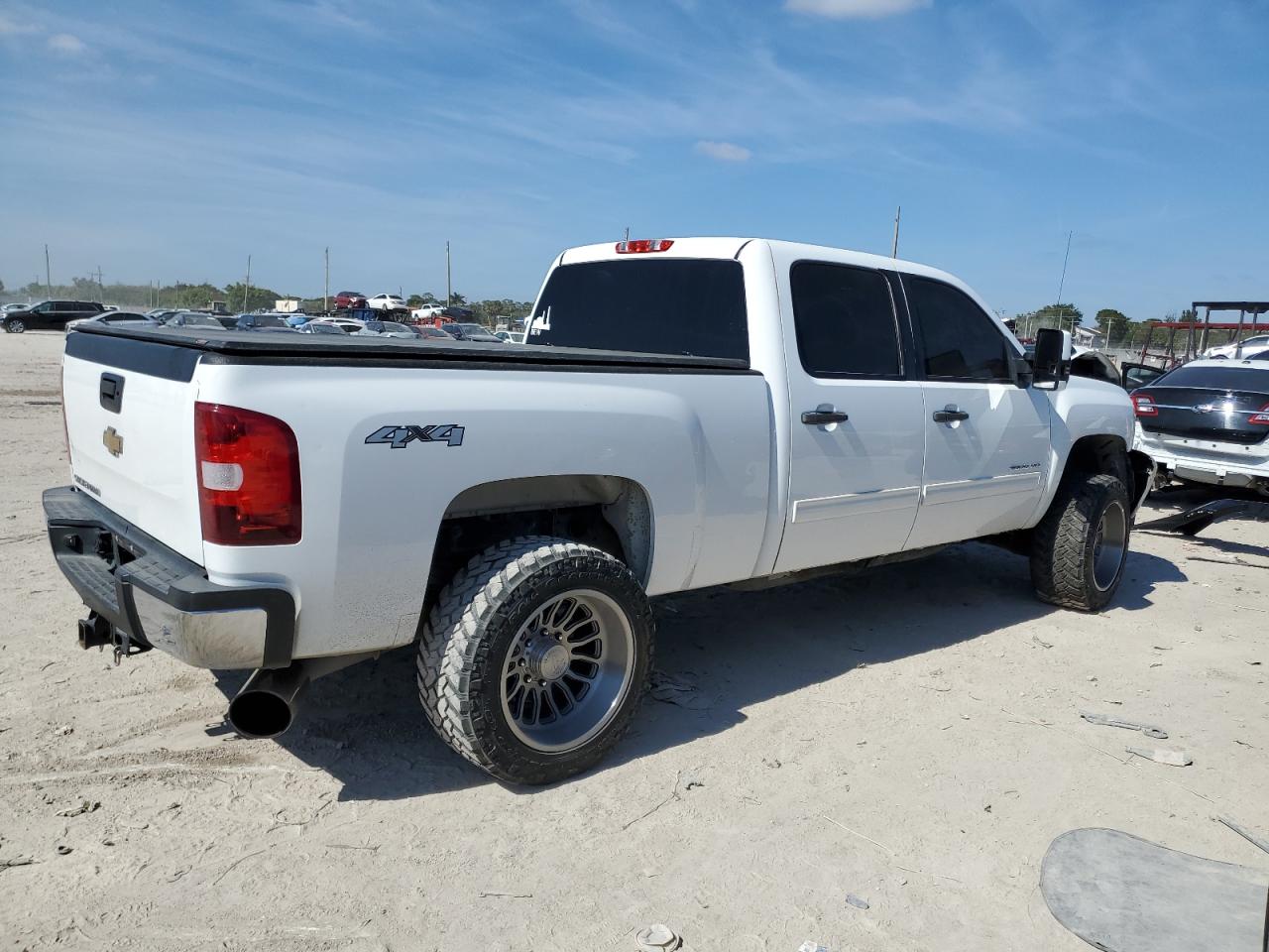 2014 Chevrolet Silverado - Image 3