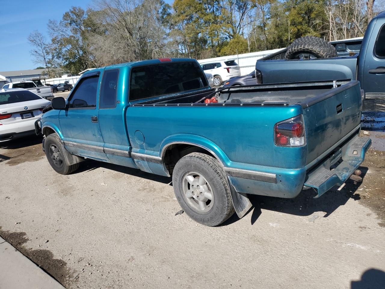1995 Chevrolet S-10 Pickup - Image 2