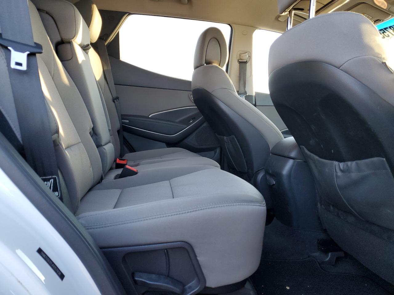 2018 Hyundai Santa Fe - Image 11