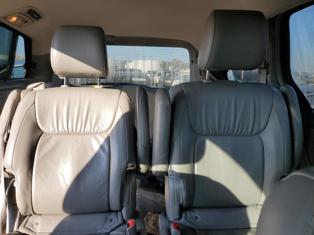 2009 Toyota Sienna - Image 10