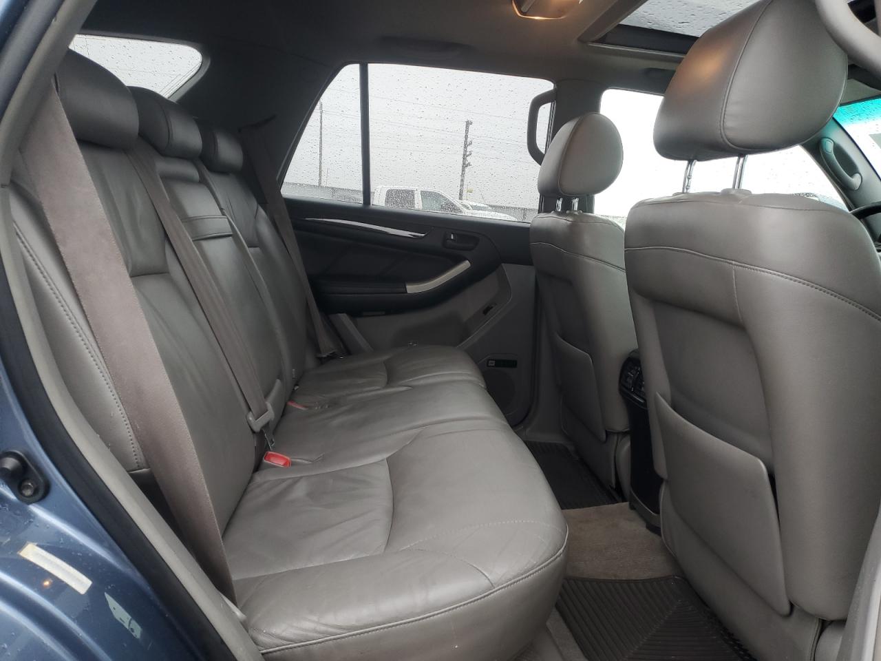 2004 Toyota 4Runner - Image 11