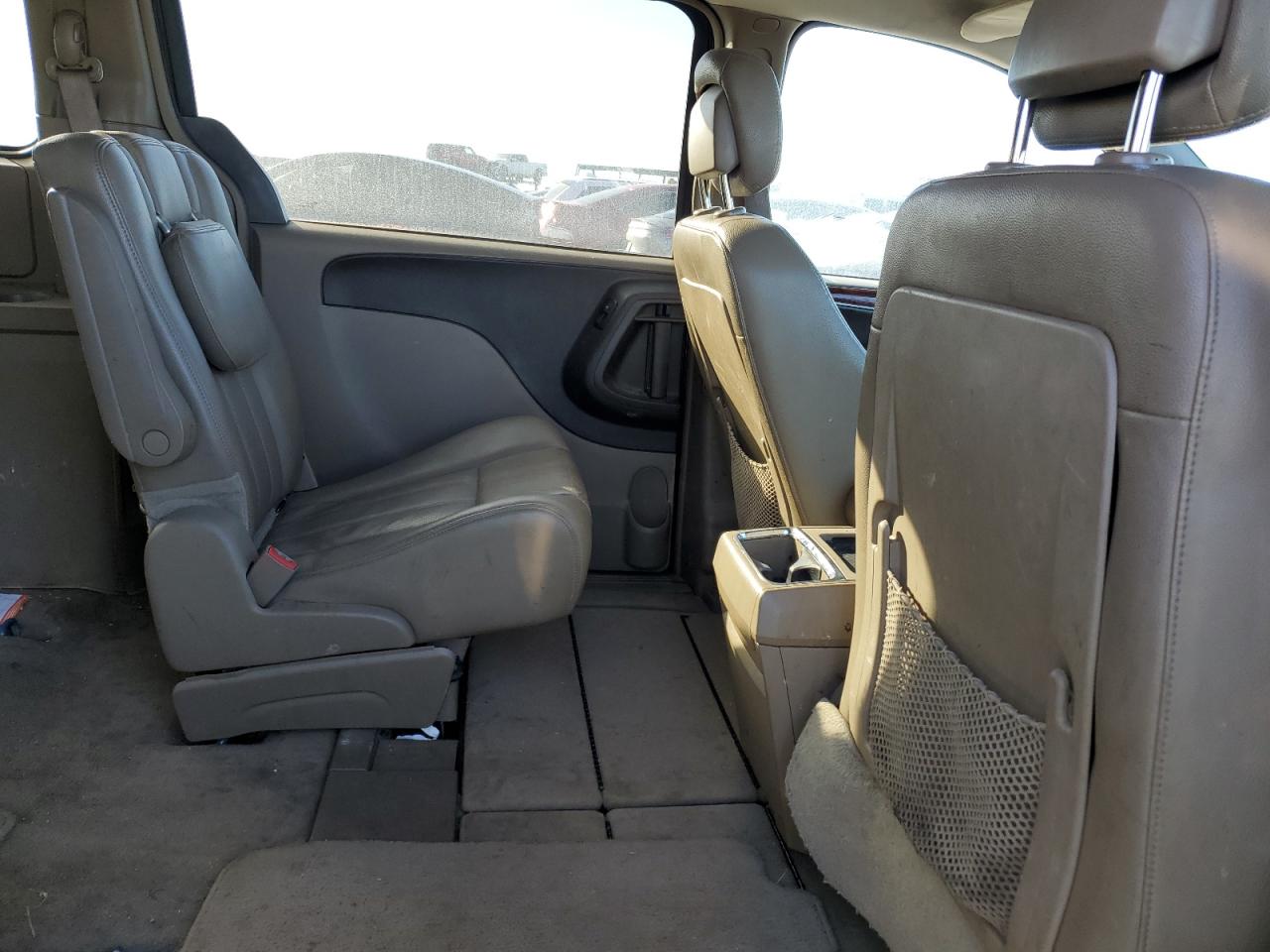 2012 Chrysler Town & Country - Image 11