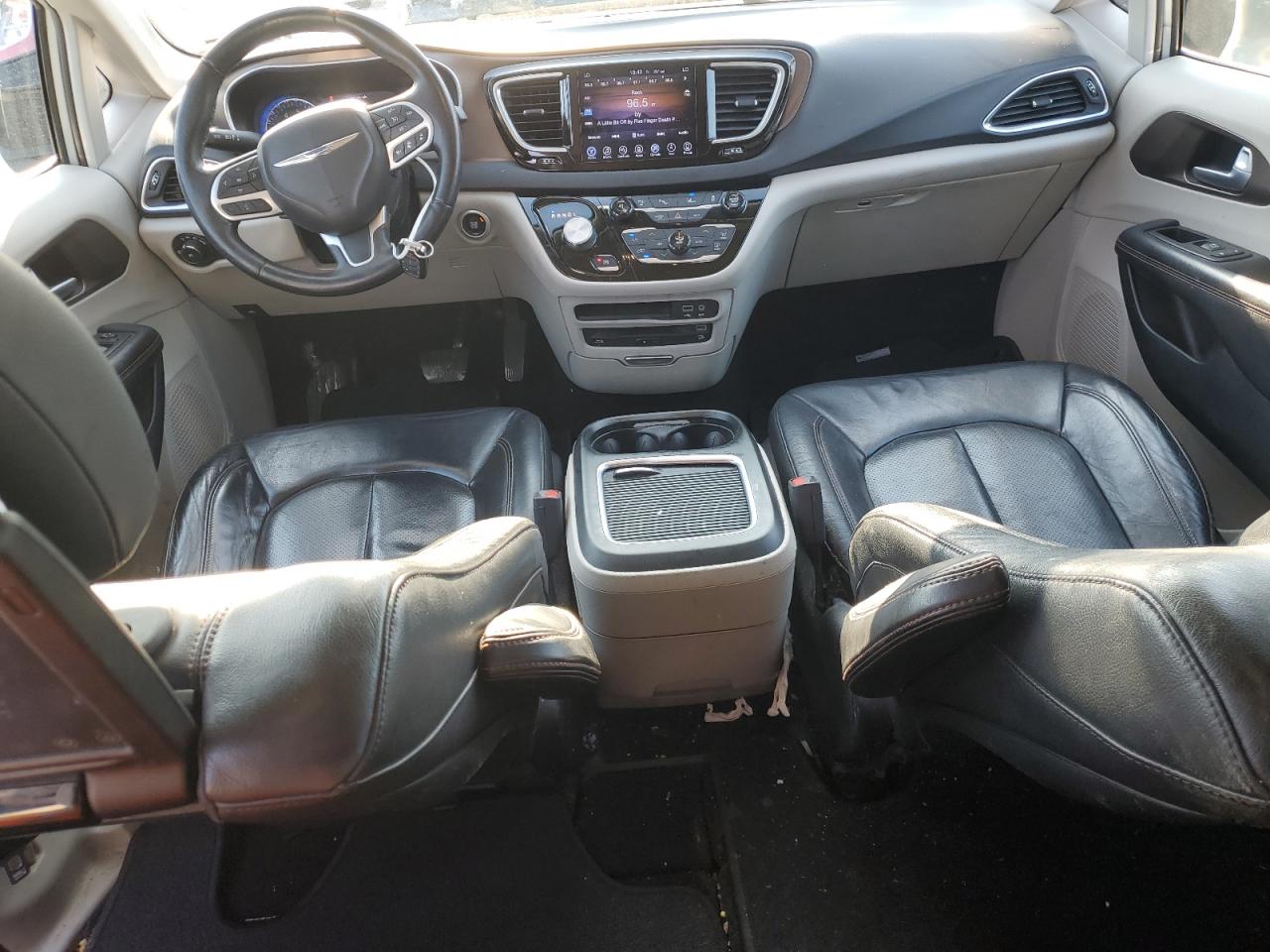 2017 Chrysler Pacifica - Image 8