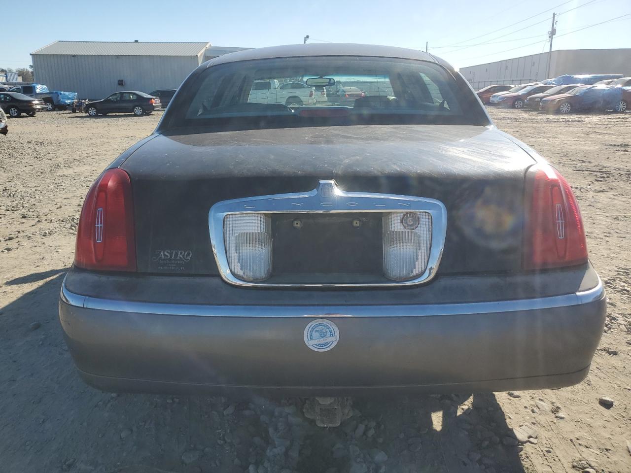 2002 Lincoln Town Car - Image 6
