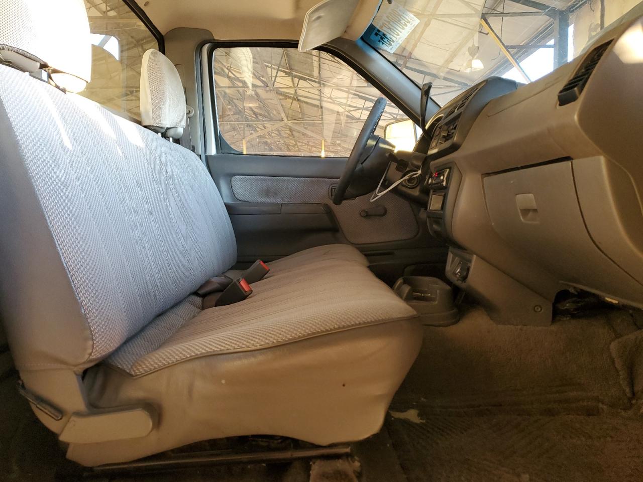 2000 Nissan Navara (Frontier) - Image 10