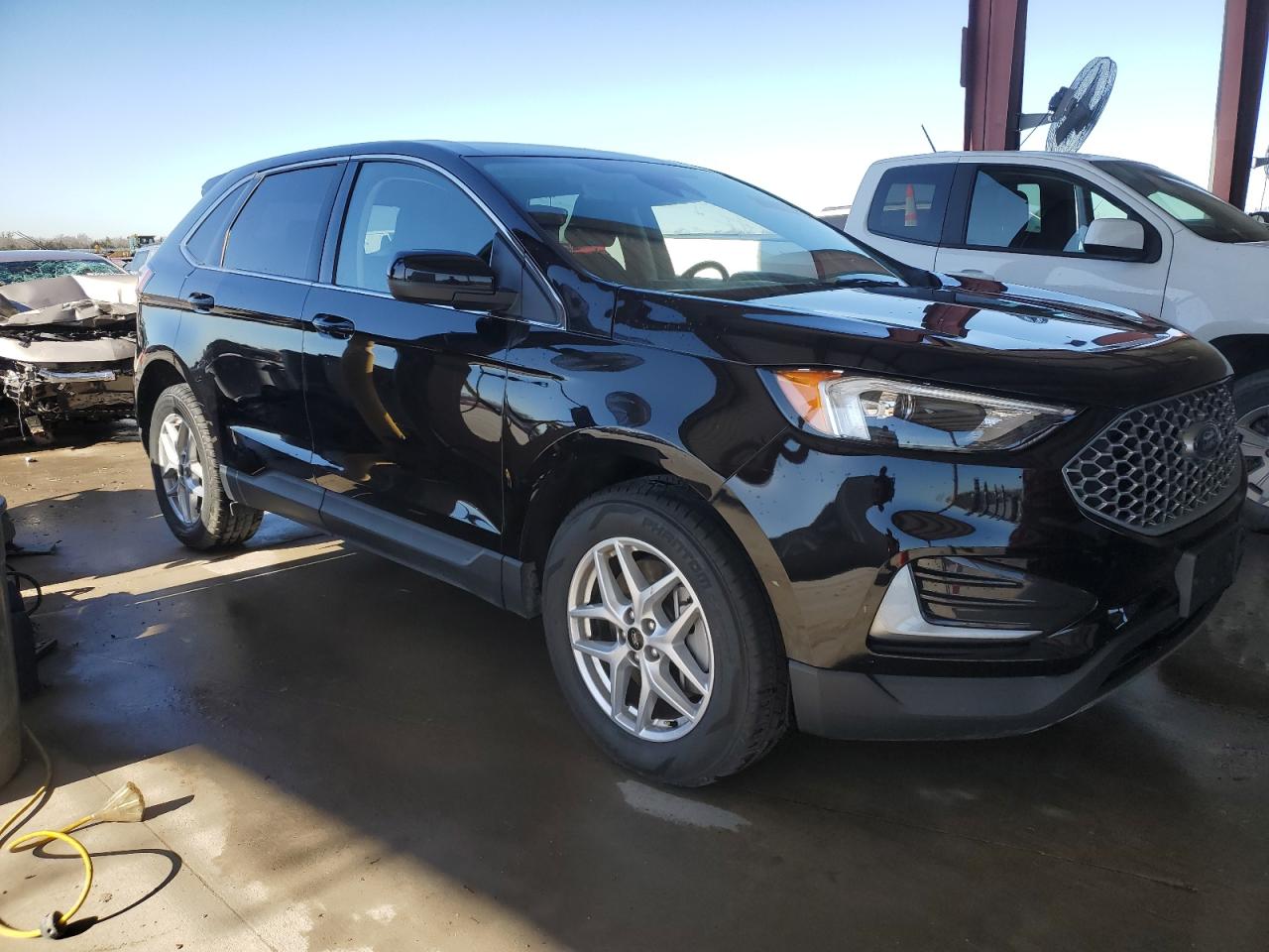2023 Ford Edge - Image 4