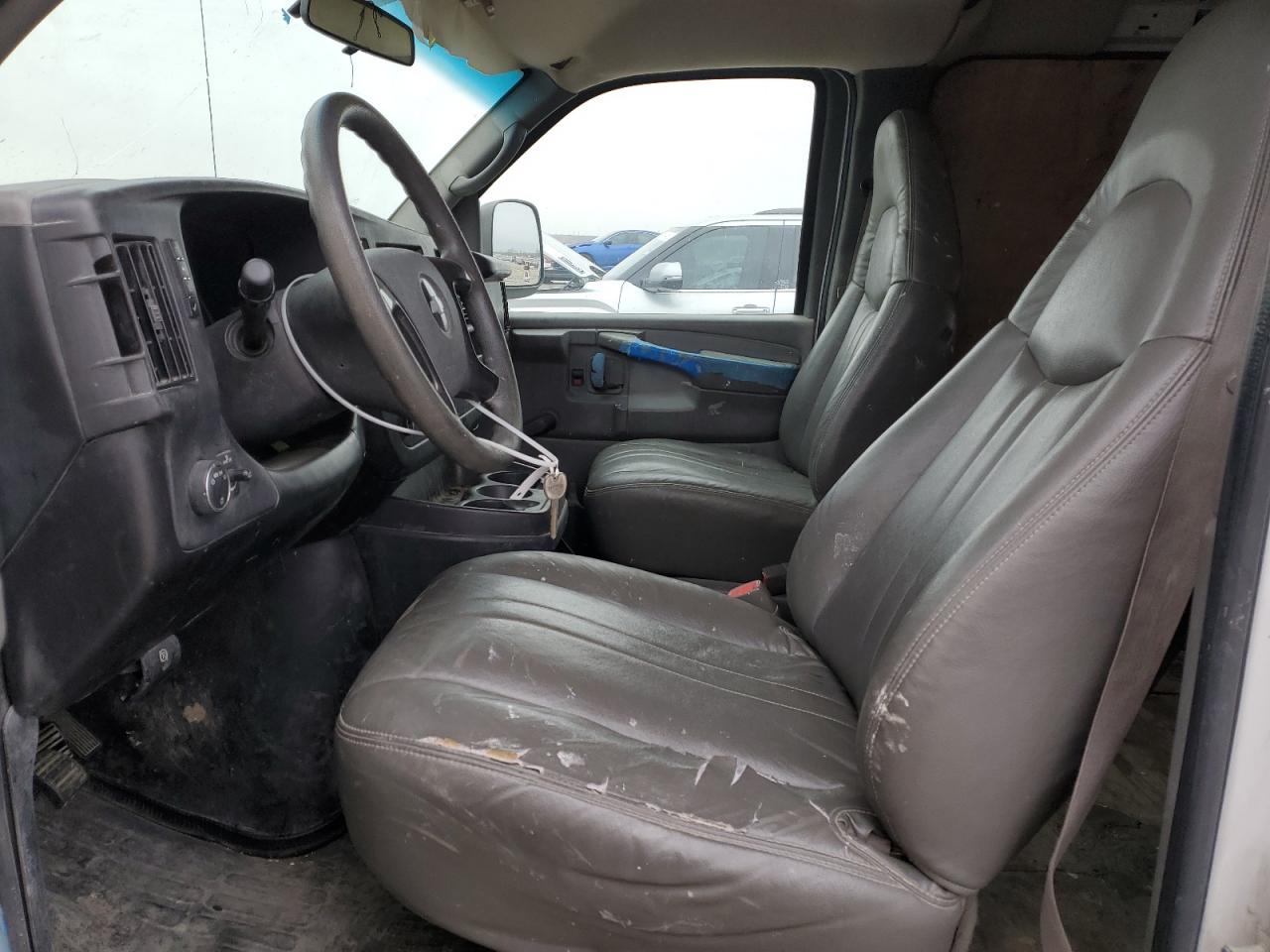 2009 Chevrolet Express - Image 7