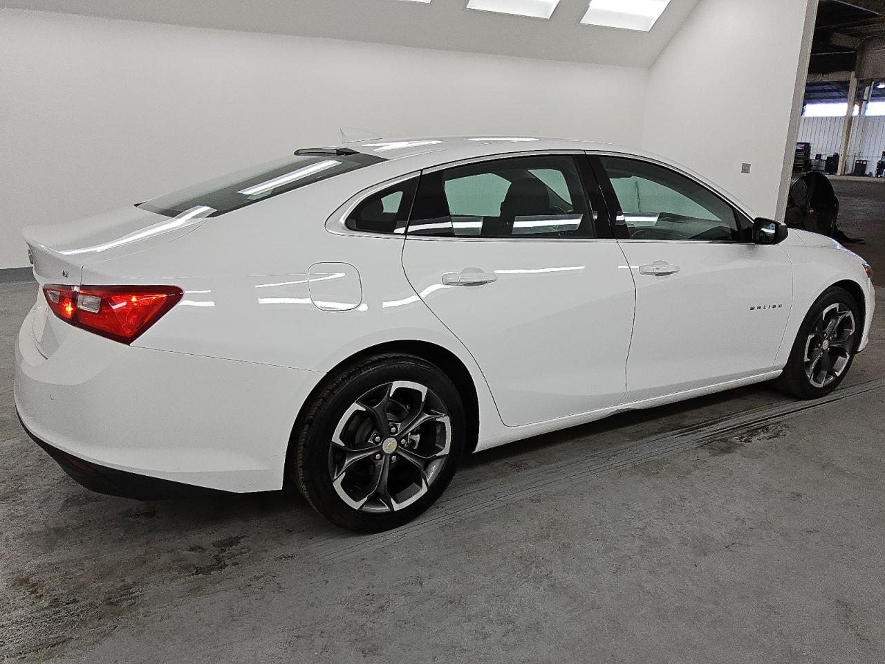 2023 Chevrolet Malibu - Image 3