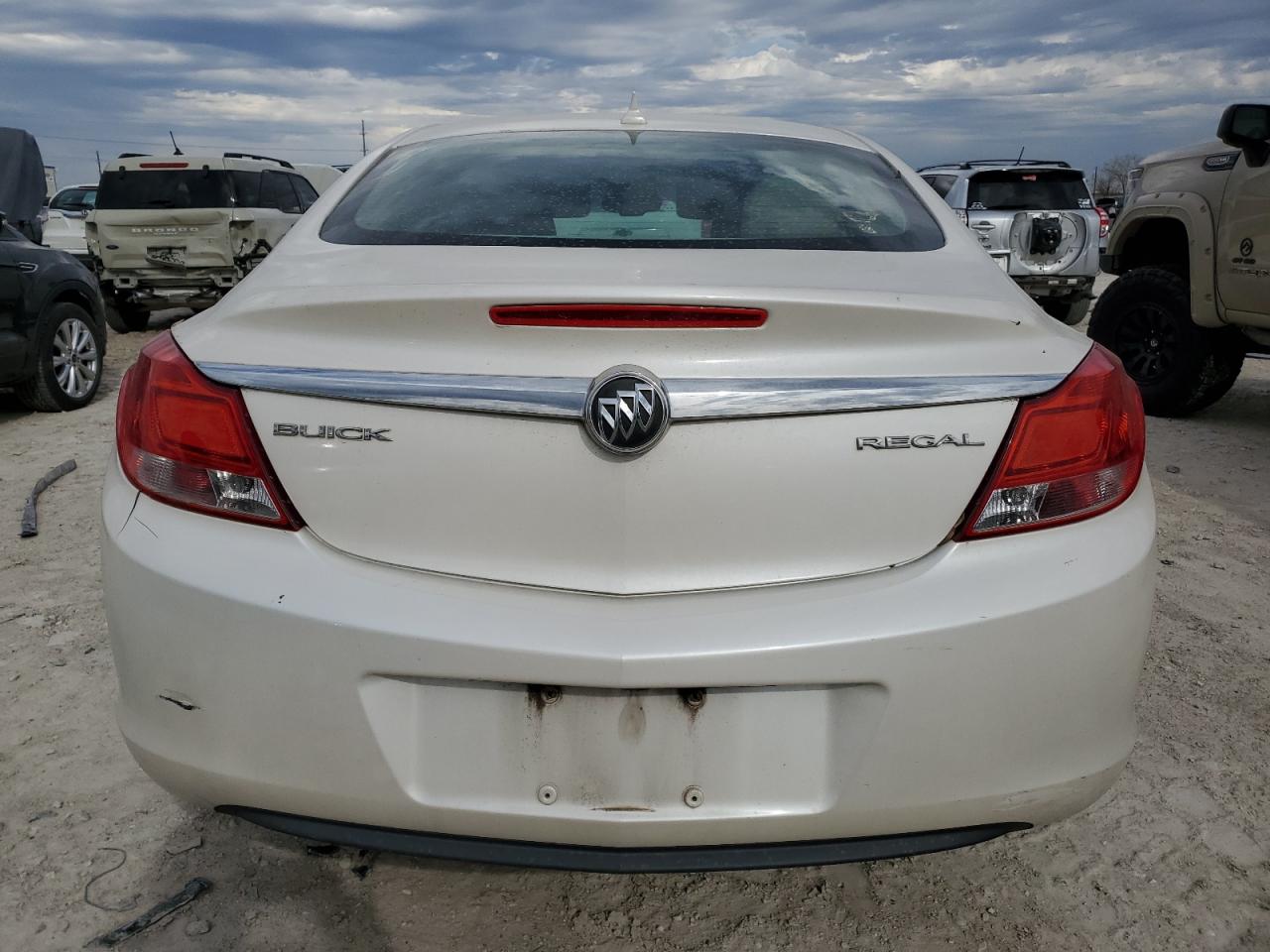 2012 Buick Regal - Image 6