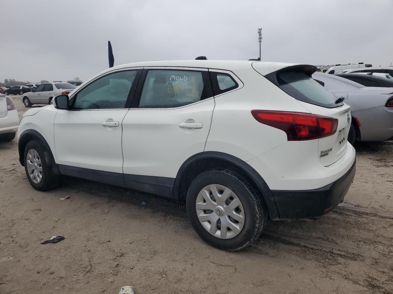 2019 Nissan Rogue - Image 2