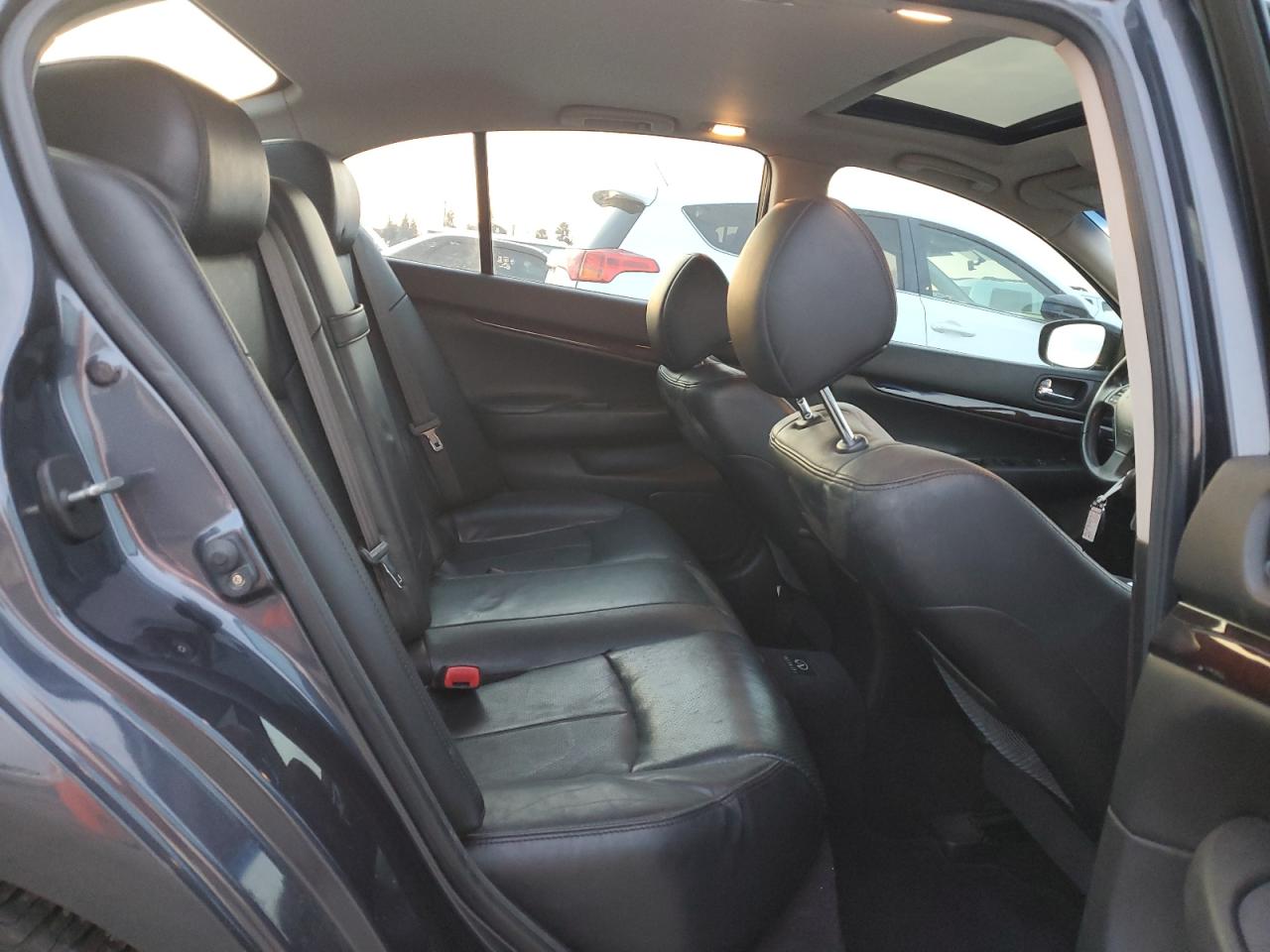 2012 Infiniti G - Image 10