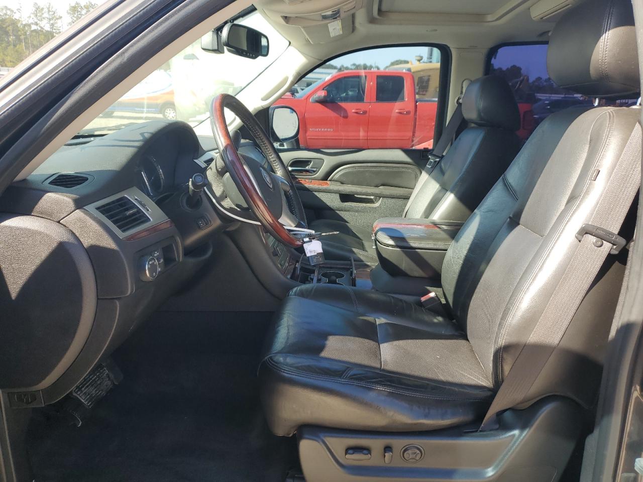 2010 Cadillac Escalade - Image 7