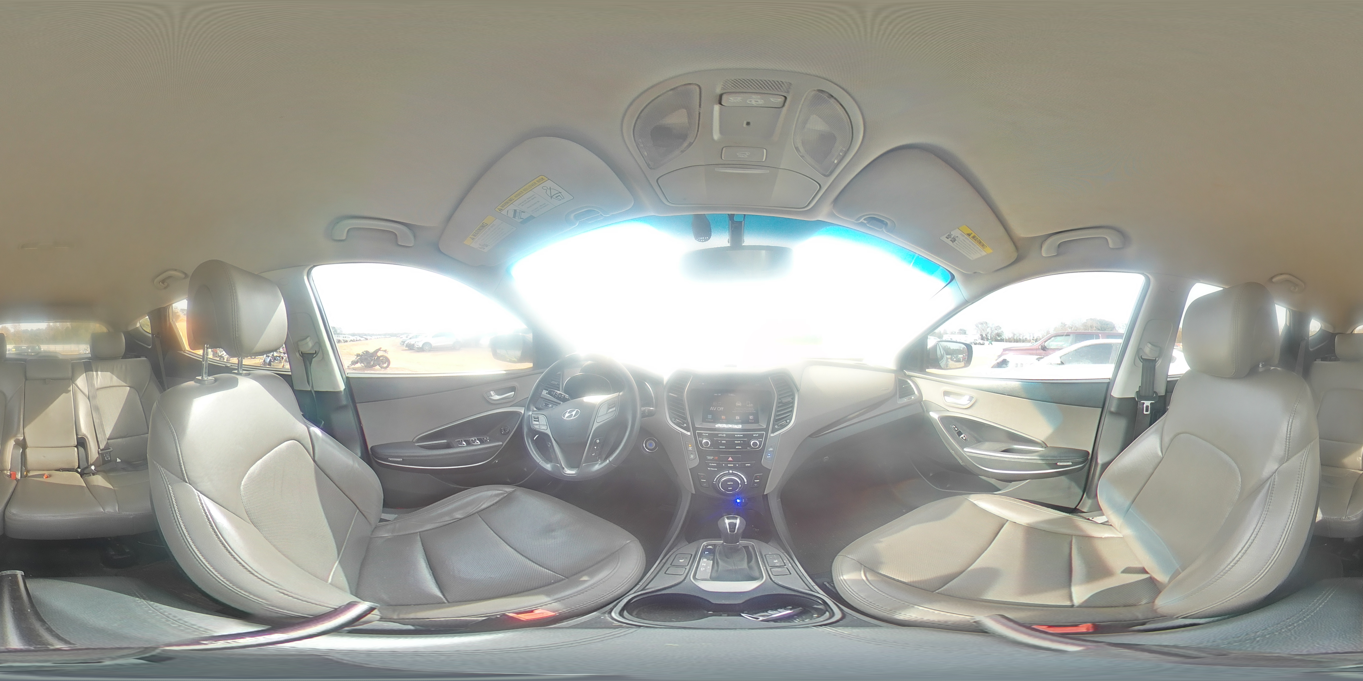 2017 Hyundai Santa Fe - Image 13
