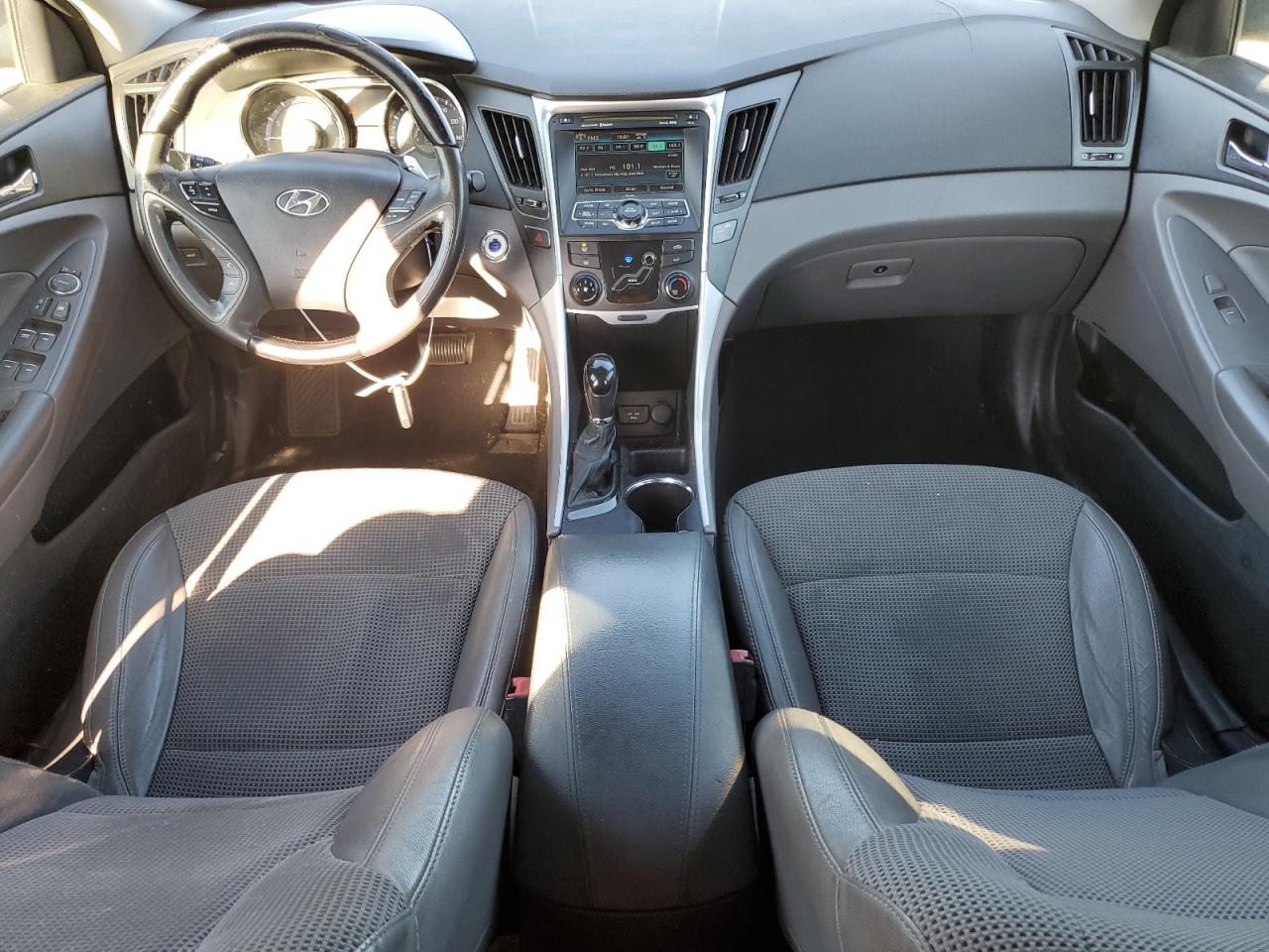 2011 Hyundai Sonata - Image 8