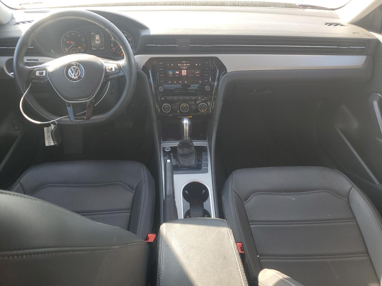 2020 Volkswagen Passat - Image 8
