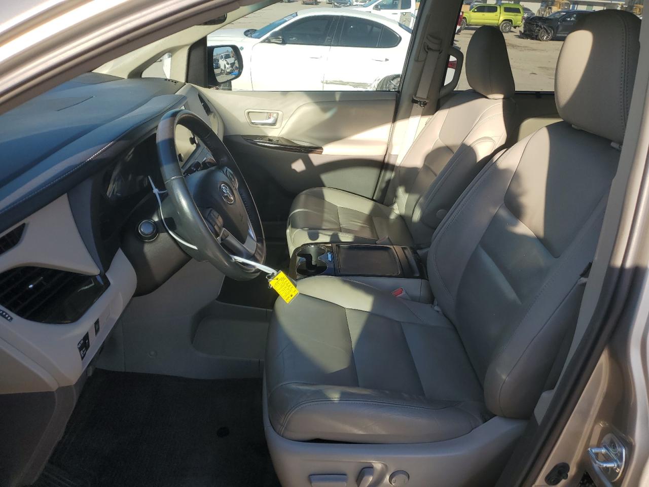 2017 Toyota Sienna - Image 7