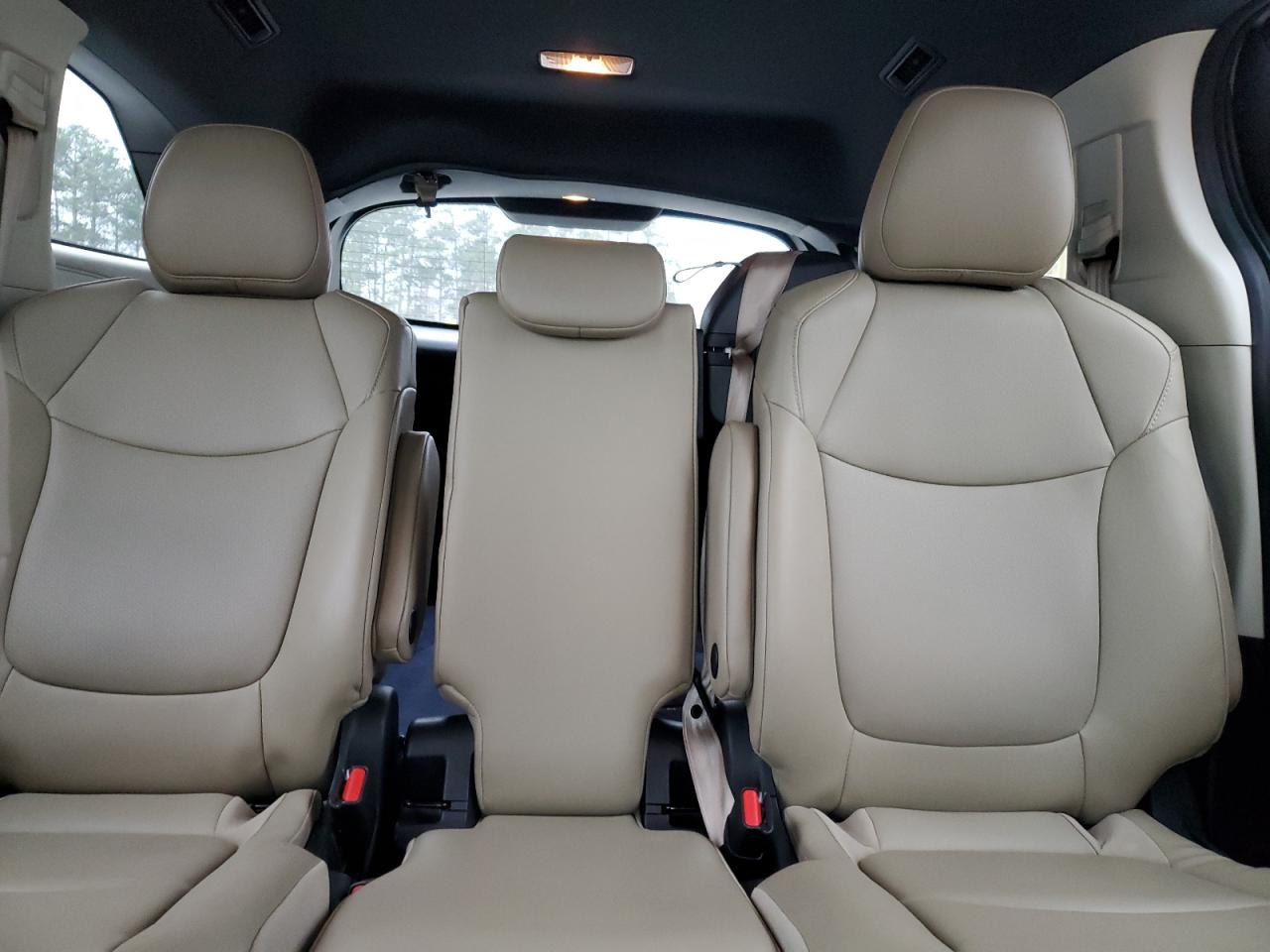 2021 Toyota Sienna - Image 10