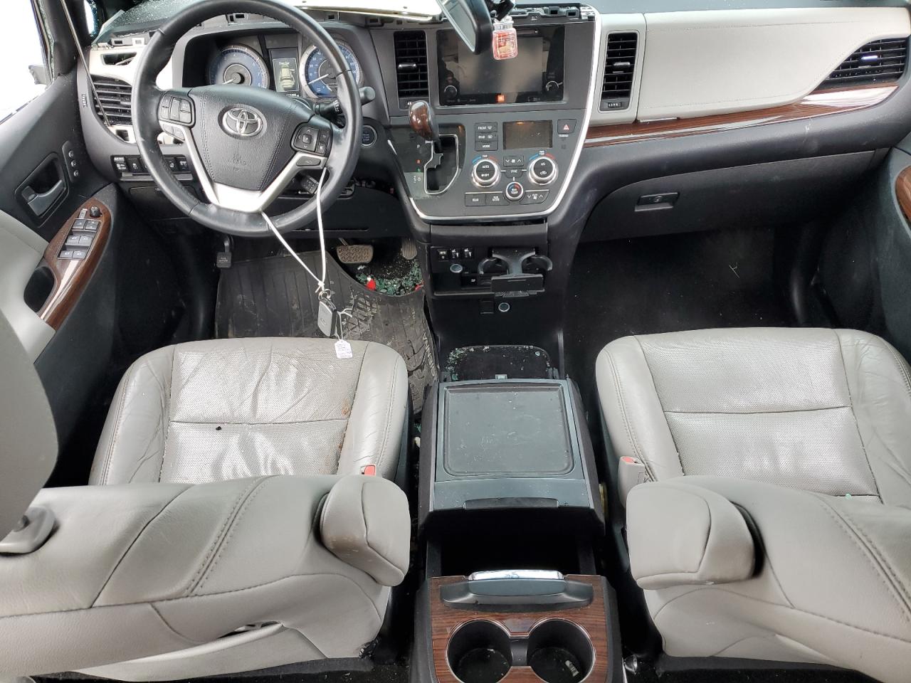 2017 Toyota Sienna - Image 8